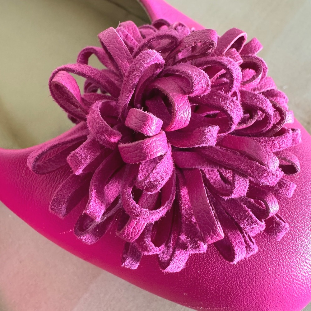 Talbots Hot Pink Leather Ballet Flats Pom Pom Detail Womens 8.5M Fuchsia Shoes - Picture 4 of 16